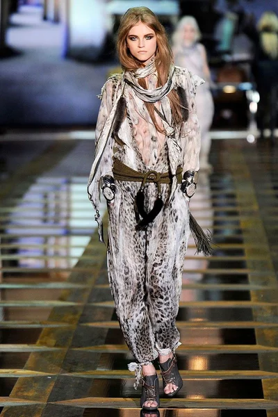 Look 11